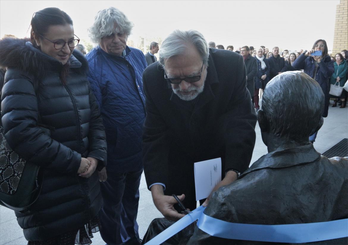 Prof. Kostrzewski - odsłonięcie ławeczki