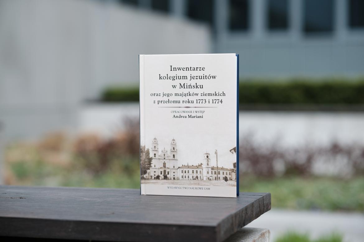 Dr Andrea Mariani opracował m.in. książkę "Inwentarzy kolegium jezuitów w Mińsku oraz jego majątków ziemskich z przełomu 1773 i 1774 r.