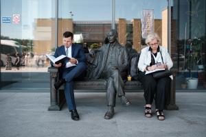 Ławeczka prof. Józefa Kostrzewskiego