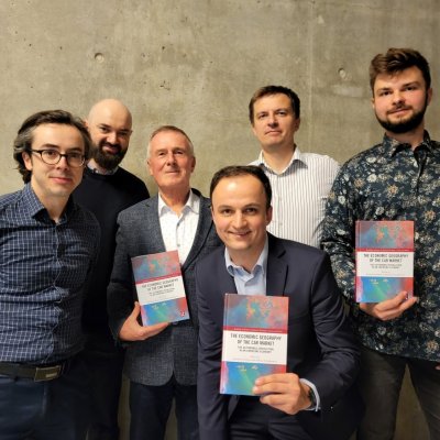Zespół prof. Tadeusza Stryjakiewicza z Wydziału Geografii Społeczno-Ekonomicznej i Gospodarki Przestrzennej