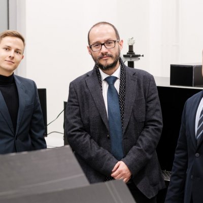 Jakub Szewczyk, prof. Emerson Coy i Daniel Aguilar, fot. A. Wykrota