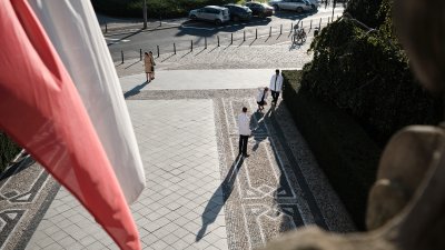 Studenci fotografują się przed Collegium Minus w dniu Inauguracji roku akademickiego 2024/2025. fot. Władysław Gardasz