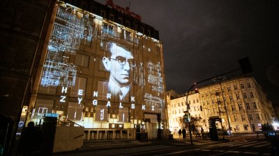 Mapping na fasadzie Collegium Martineum - otwarcie Centrum Szyfrów ENIGMA