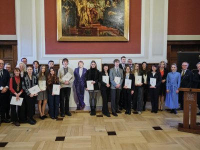 Laureaci ze stypendiami im. dr. Jana Kulczyka, fot. Władysław Gardasz
