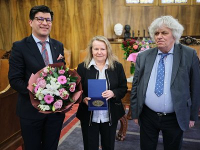 Prof. Carmen Thiele otrzymała Medal "Za Zasługi dla UAM", fot. Władysław Gardasz