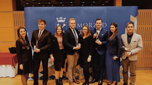 Cztery studenckie projekty z Uniwersytetu im. Adama Mickiewicza zdobyły pierwsze miejsca w konkursie Laury Uniwersyteckie, które organizowane są przez Forum Uniwersytetów Polskich. 