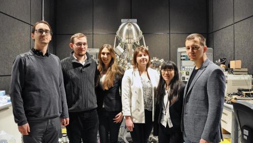 Dr Mikołaj Lewandowski (pierwszy z prawej) z zespołem