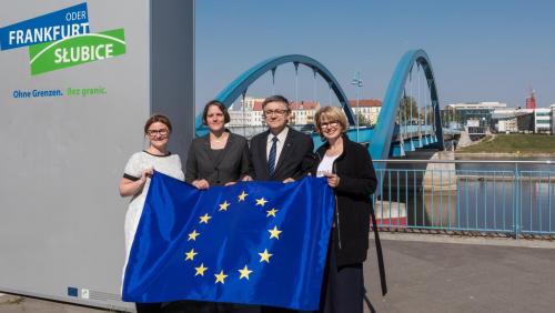 Na zdjęciu od lewej:  Katarzyna Mintus-Trojan, w zastępstwie burmistrza Słubic, prof. dr Julia von Blumenthal, Prezydentka Uniwersytetu Europejskiego Viadrina, prof. dr hab. Tadeusz Wallas, Prorektor Uniwersytetu im. Adama Mickiewicza w Poznaniu ds. Collegium Polonicum, Corinna Schubert w zastępstwie nadburmistrza Frankfurtu nad Odrą. Fot. Adam Czerneńko