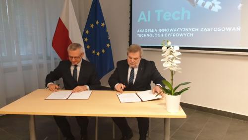Ministerstwo Cyfryzacji wspólnie z uczelniami w  kraju tworzy model systemowego kształcenia najwyższej klasy specjalistów sztucznej inteligencji, uczenia maszynowego i cyberbezpieczeństwa.