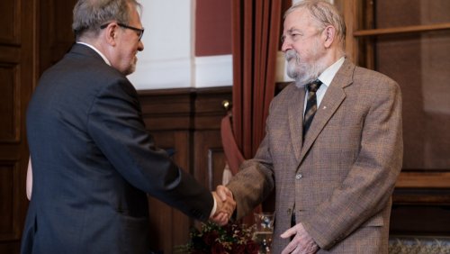 Prof. Jerzy Brzeziński otrzymał medal Homo Vere Academico fot. Adrian Wykrota