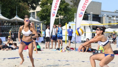 Siatkarki UAM. Justyna Kozłowska i Weronika Antczak Fot.Grzegorz Jędrzejewski / Biuro Prasowe AZS