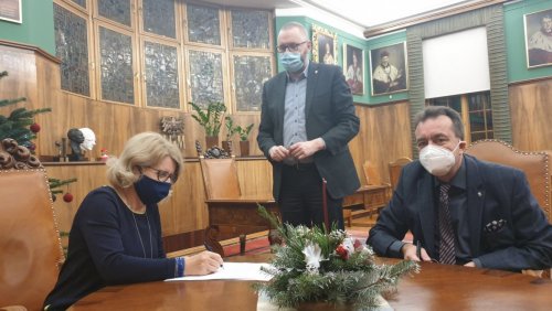 Podpisanie umowy przedwstępnej w sprawie nowej siedziby IHS