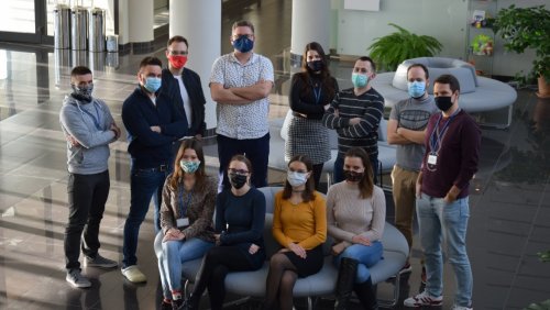 Prof. UAM dr hab. Jakub Rybka z zespołem Fot. Adrian Wykrota