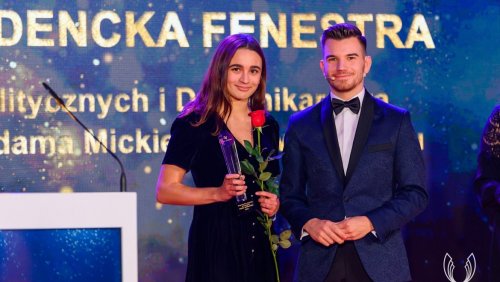 Oliwia Trojanowska z nagrodą