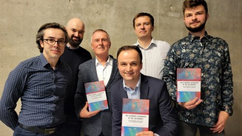 Zespół prof. Tadeusza Stryjakiewicza z Wydziału Geografii Społeczno-Ekonomicznej i Gospodarki Przestrzennej