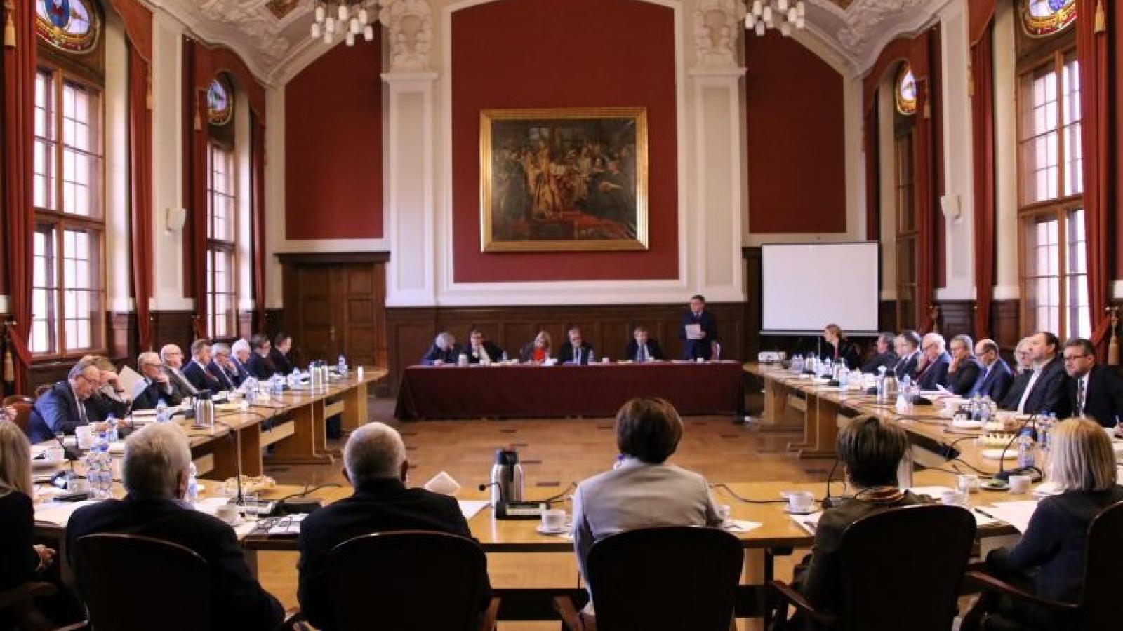 Komitet Obchodzów 100-lecia UAM