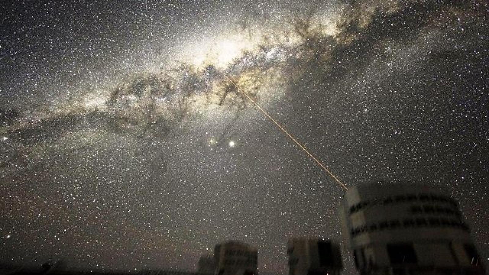 By ESO - http://www.eso.org/gallery/v/ESOPIA/Paranal/phot-33a-07.tif.html, CC BY 3.0, https://commons.wikimedia.org/w/index.php?curid=8496666