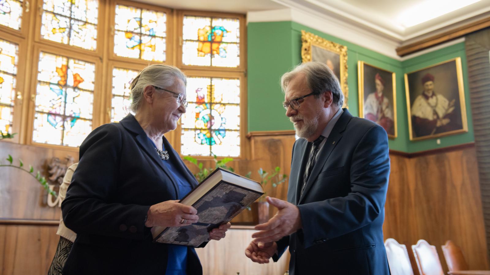 Profesor Hanna Kóčka-Krenz została uhonorowana Medalem Homini Vere Academico