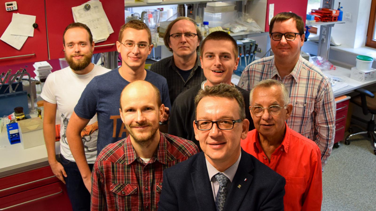 prof. Przemysław Wojaszek ze współpracownikami
