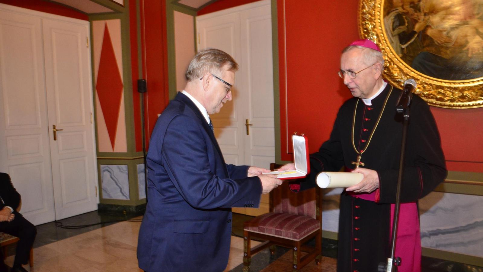 Pro Ecclesia et Pontifice dla prof. Jasińskiego/ Fot Waldemar Wylegalski