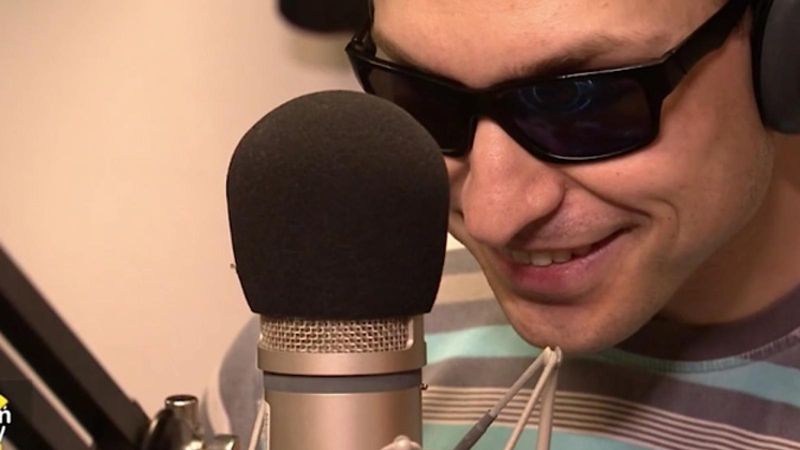 Adam Jamróz jest studentem Wydziału Nauk Politycznych i Dziennikarstwa UAM oraz dziennikarzem studenckiego Radia Meteor