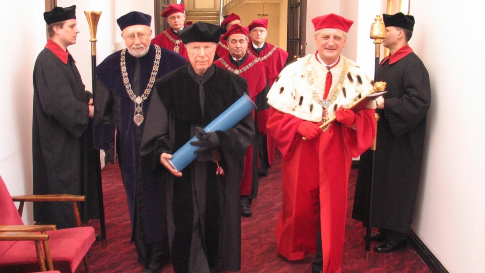 Peter Brook doktorem honoris causa UAM