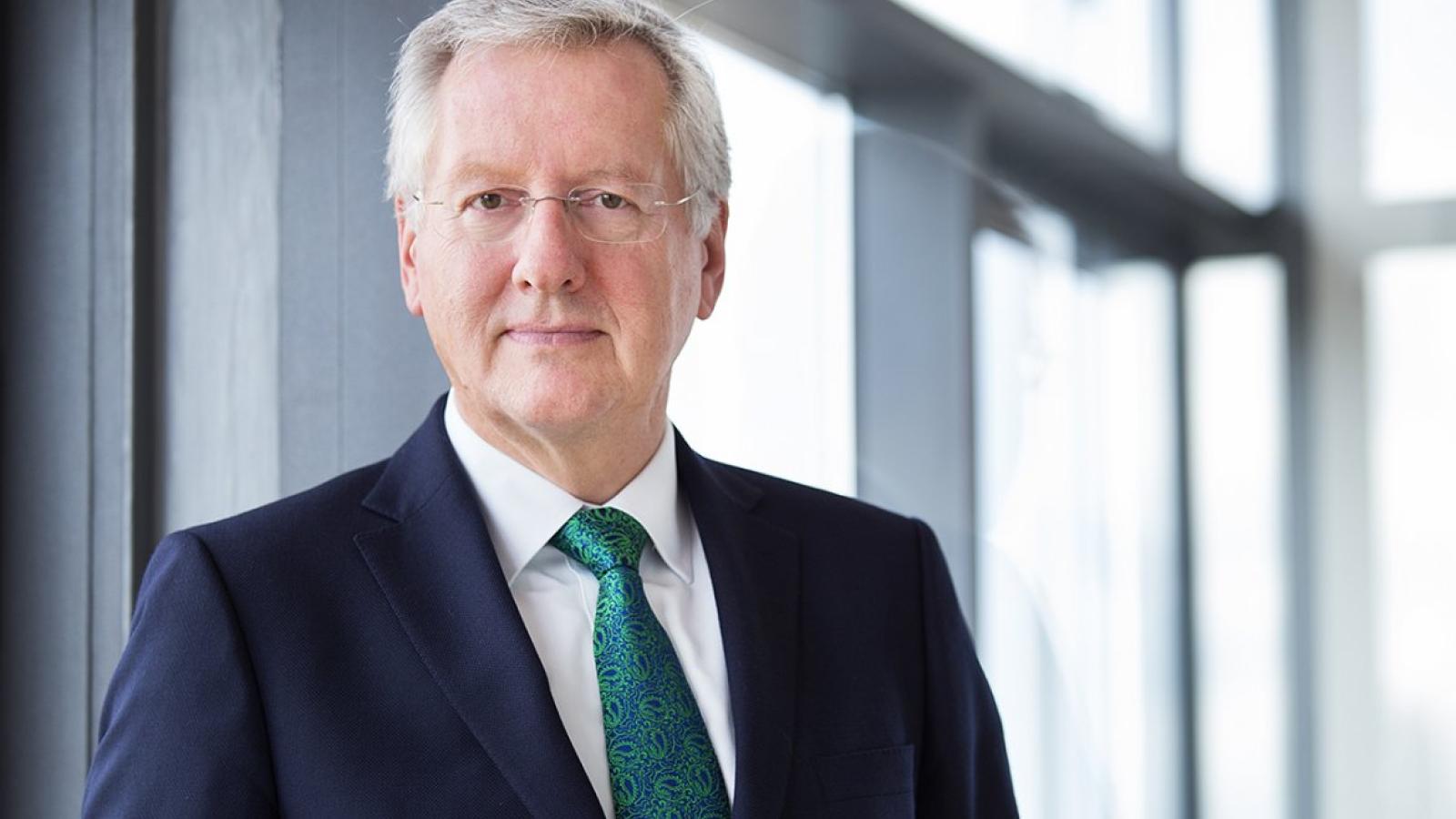 prof. dr Hans-Jochen Schiewer