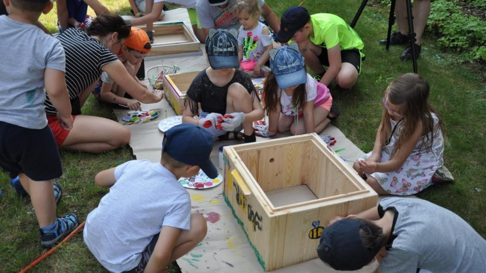 Zdjęcia Fundacji Pszczoła, Agnieszki Hubeny-Żukowskiej i Rafała Tomczyka
