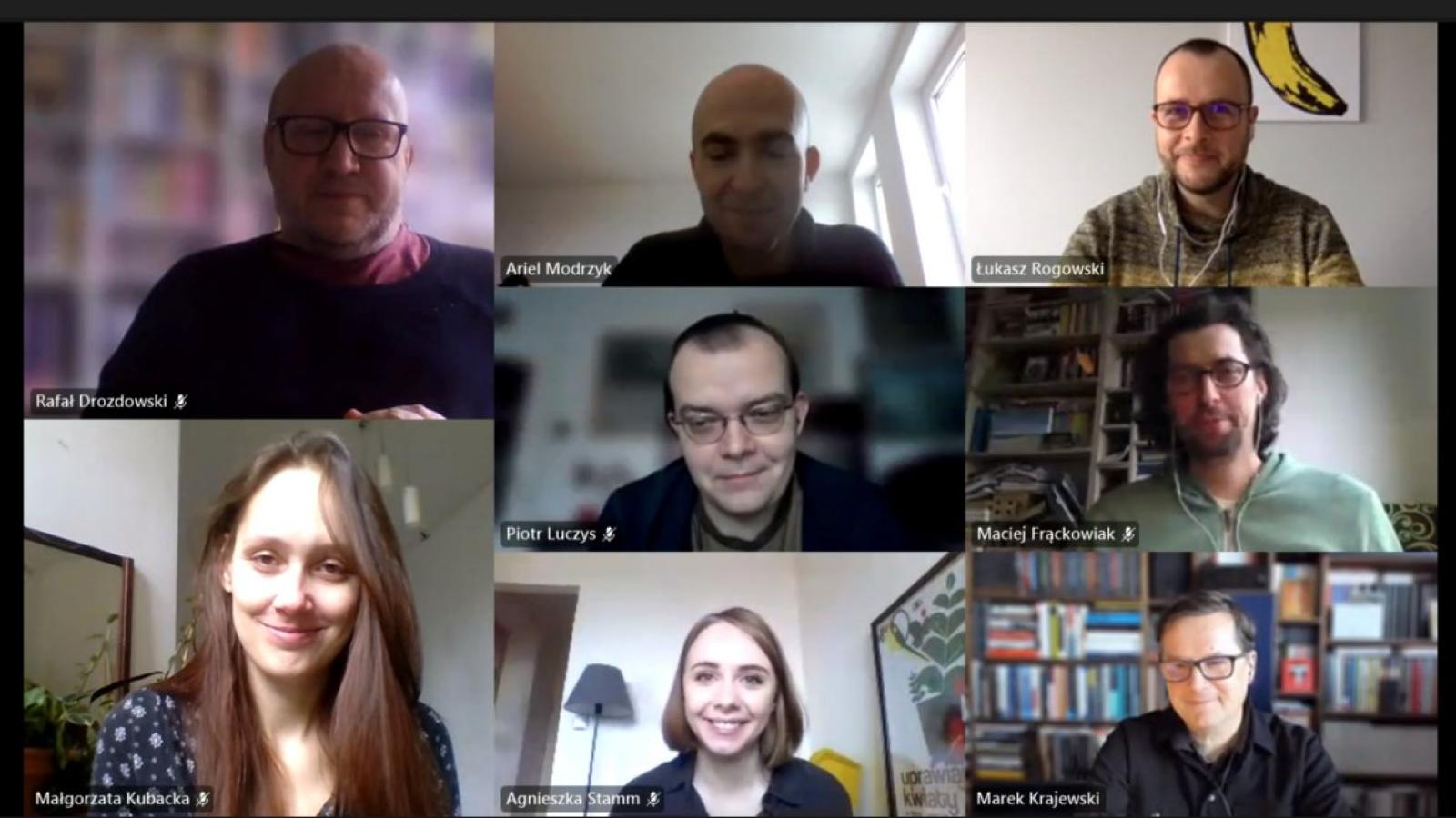 Zdjęcie ilustrujące artykuł pochodzi z jednego ze zdalnych seminariów zespołu badawczego. Badając życie codzienne w pandemii również jesteśmy pełnymi uczestnikami dokonujących się w nim przemian