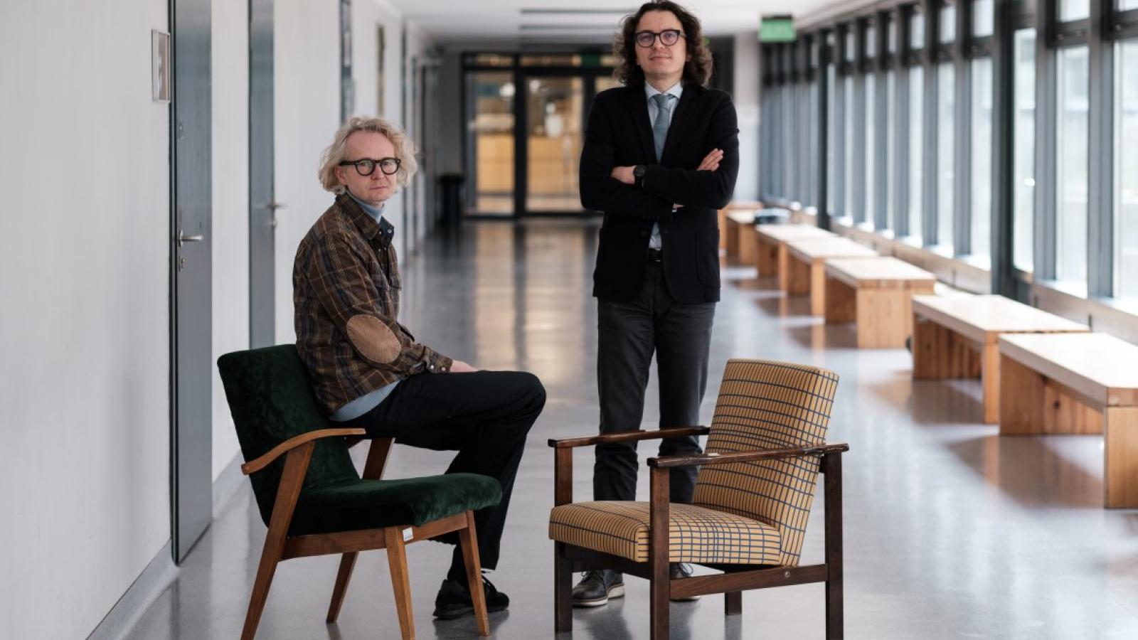 Prof. UAM Piotr Korduba i prof. UAM Michał Mencfel  Fot. Adrian Wykrota