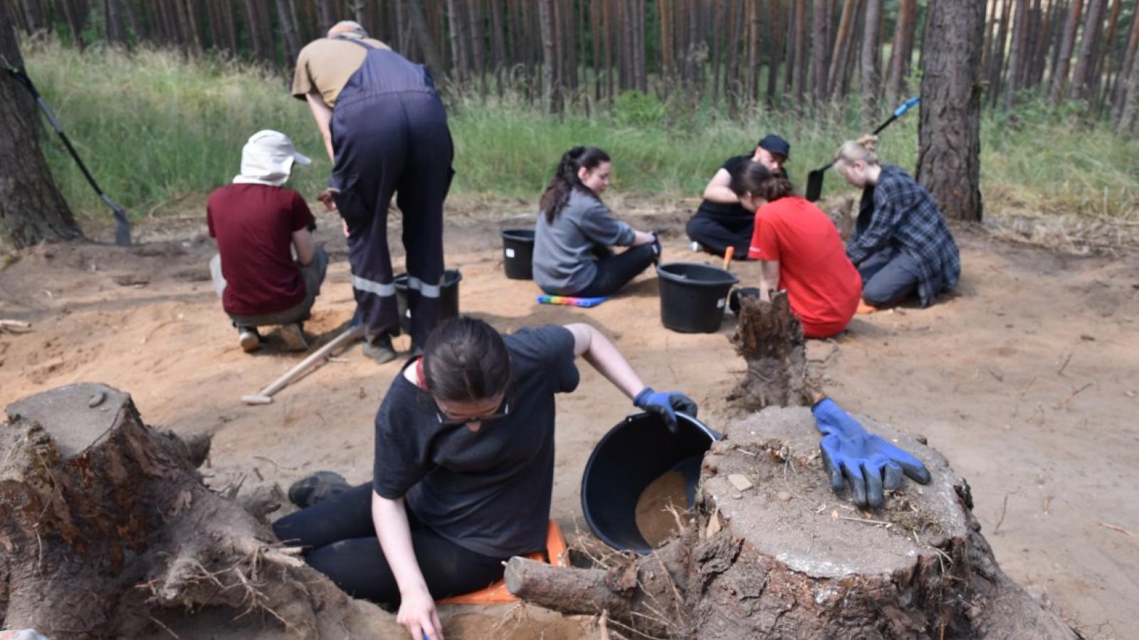 Prof. Andrzej Michałowski kontynuuje wykopaliska w Mirosławiu