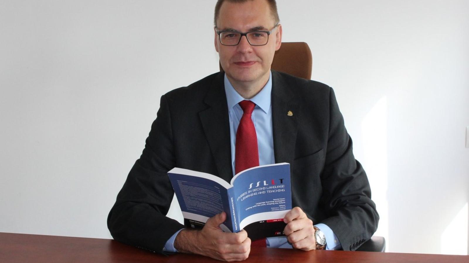 Założyciele i redaktorem naczelnym SSLLT jest prof. Mirosław Pawlak