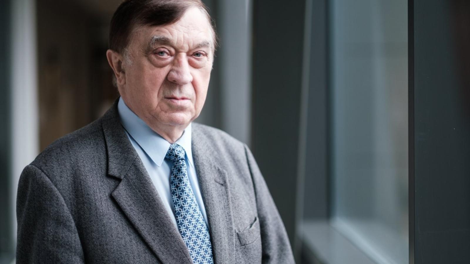 Prof. Bogdan Marciniec Fot. Adrian Wykrota