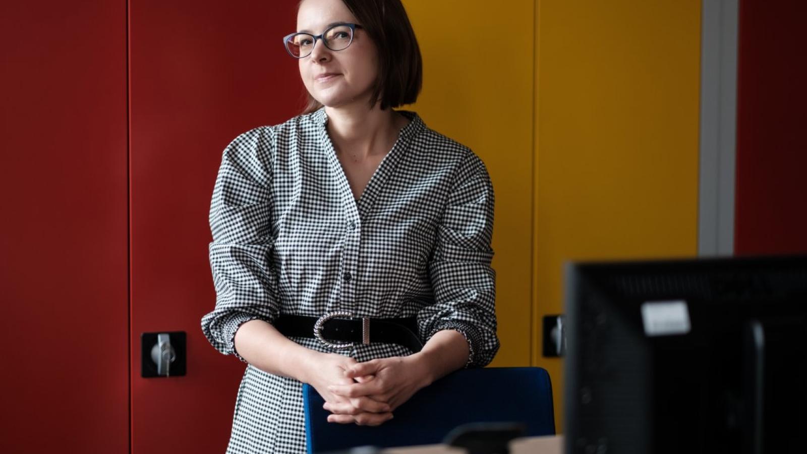  Dr Kamila Kłudkiewicz, koordynatorka Repozytorium Cyfrowego Archiwum Audiowizualnego Wydziału Nauk o Sztuce (DARIAH-PL), fot. Adrian Wykrota