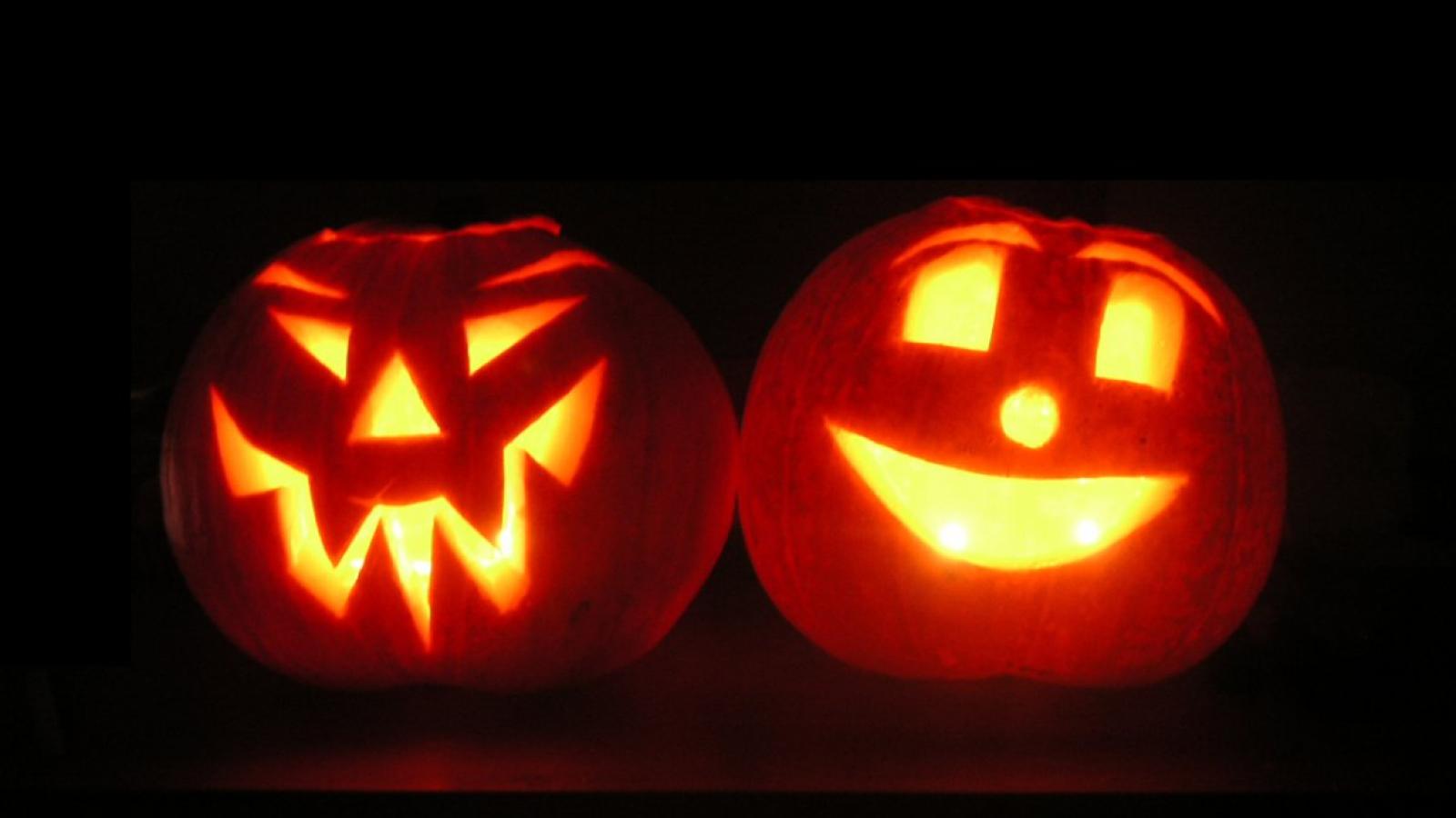 Lampiony halloweenowe, fot. MANSOUR DE TOTH (Wikipedia)