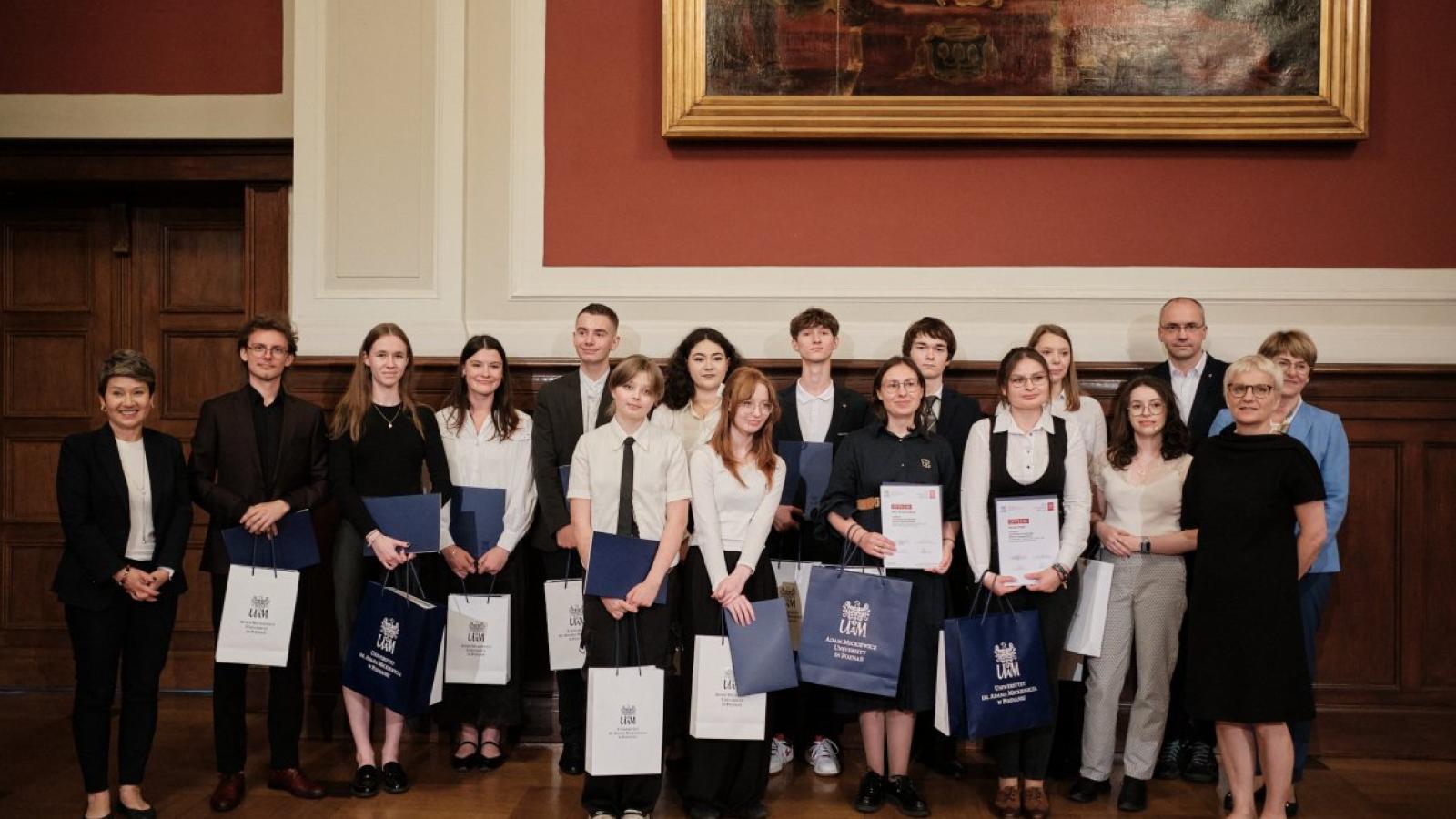 Laureaci konkusu recytatorskiego wierszy Czesława Miłosza, fot. W. Gardasz