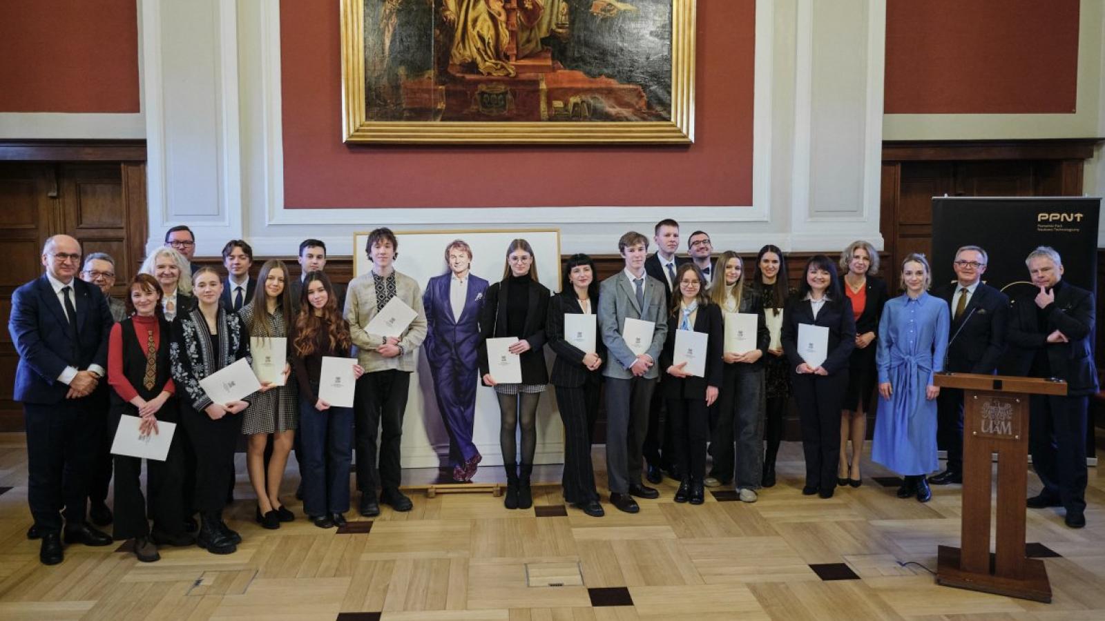 Laureaci ze stypendiami im. dr. Jana Kulczyka, fot. Władysław Gardasz