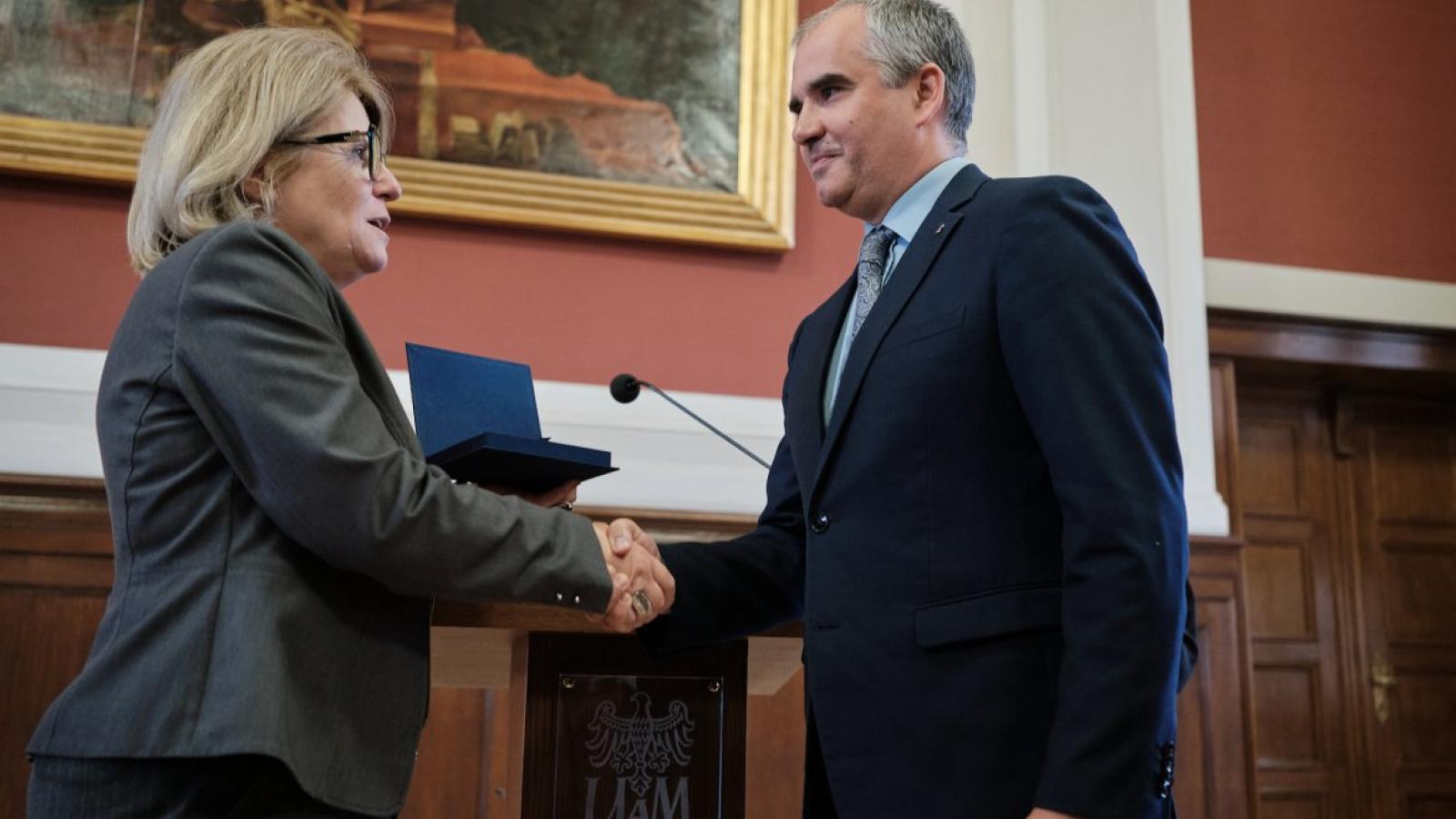 Andrzej Witkowski uhonorowany medalem Homini Vere Academico. Fot. Władysław Gardasz fot. Władysław Gardasz