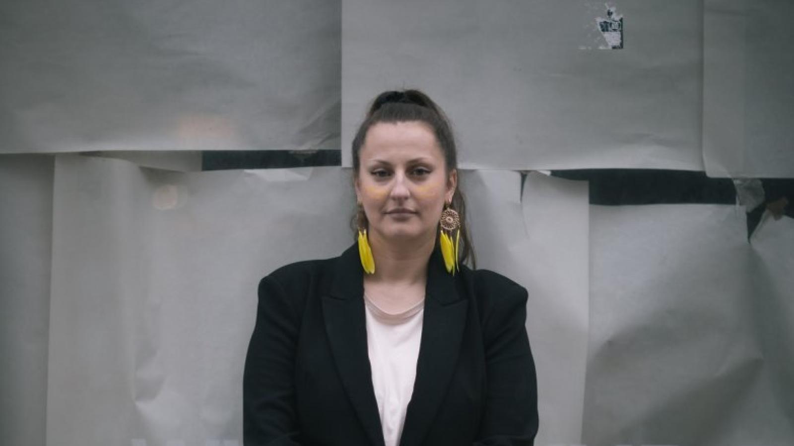 Dr Marlena Kaźmierska z żółtą wstążką, symbolem oficjalnym symbolem świadomości endometriozy, fot. Jan Ratecki