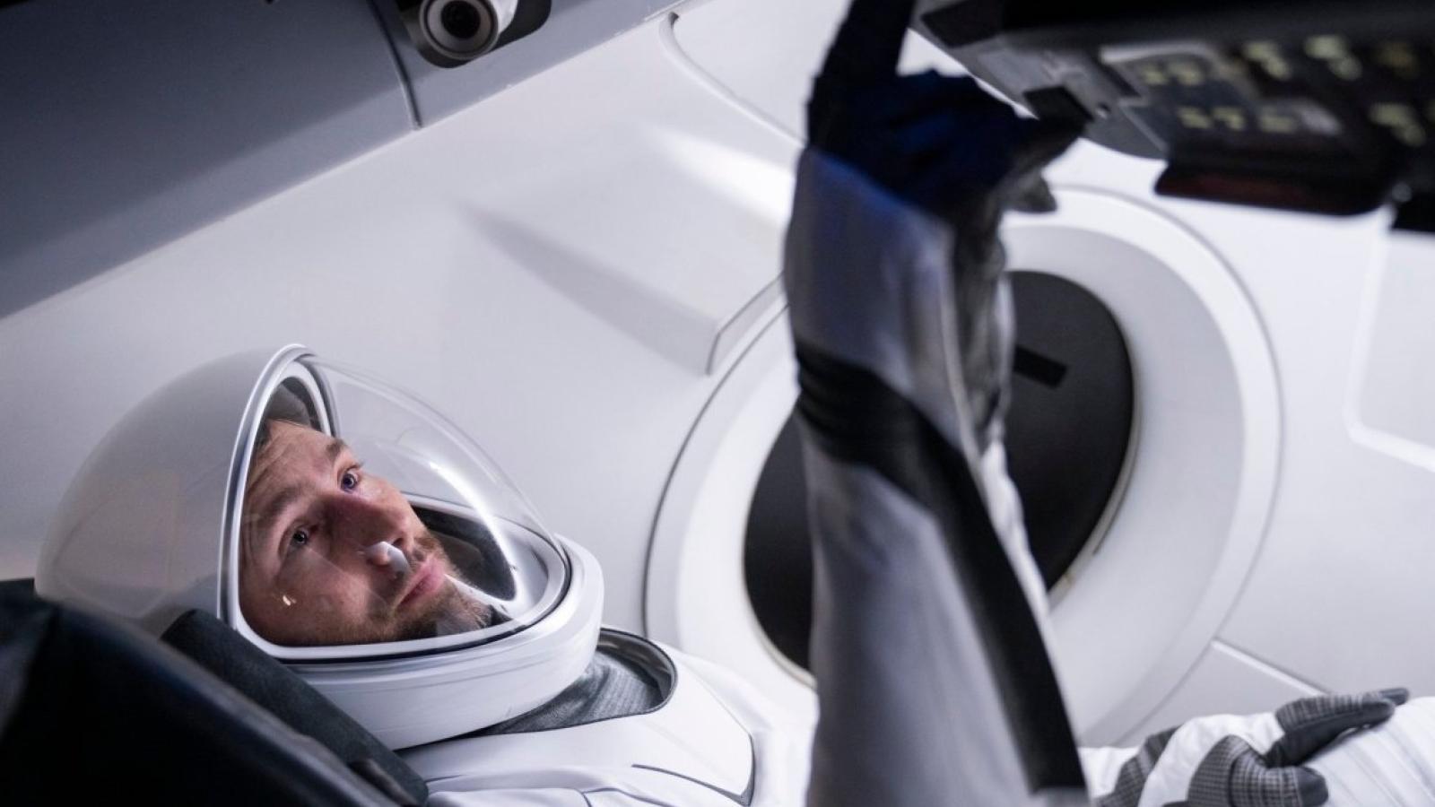 Sławosz Uznański w drodze do ISS