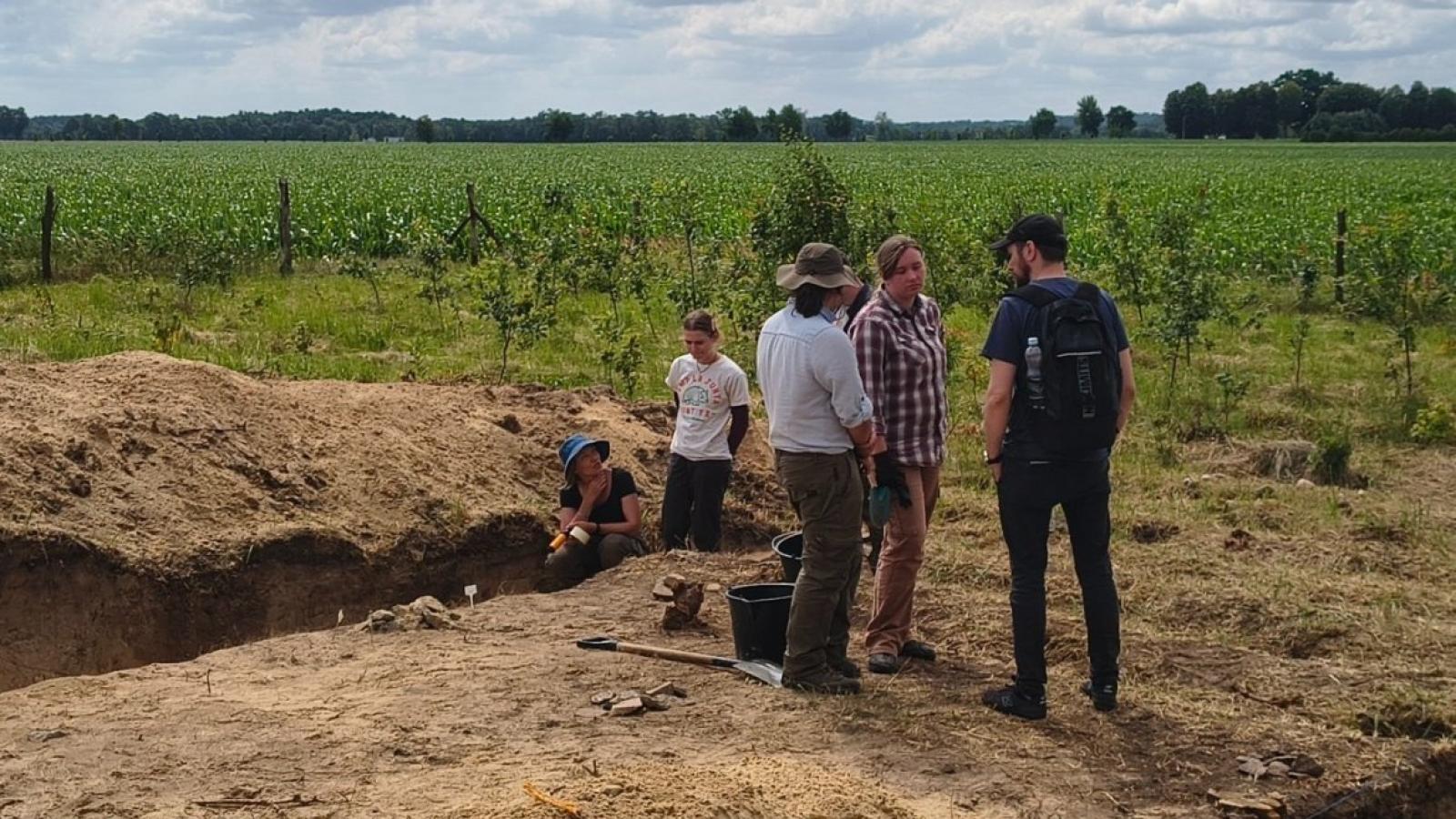 Zespół naukowców z Wydziału Archeologii UAM