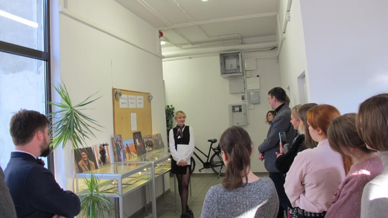 Wystawa fotograficzna pt. „Portrety w podróży. Spotkania i twarze z różnych miejsc”