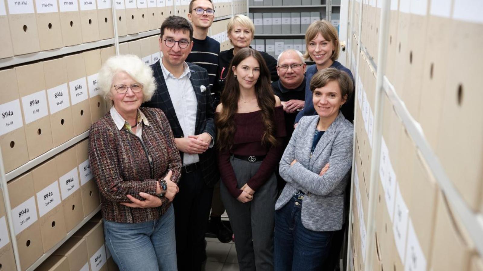 Pracownicy Archiwum UAM. Fot. Władysław Gardasz