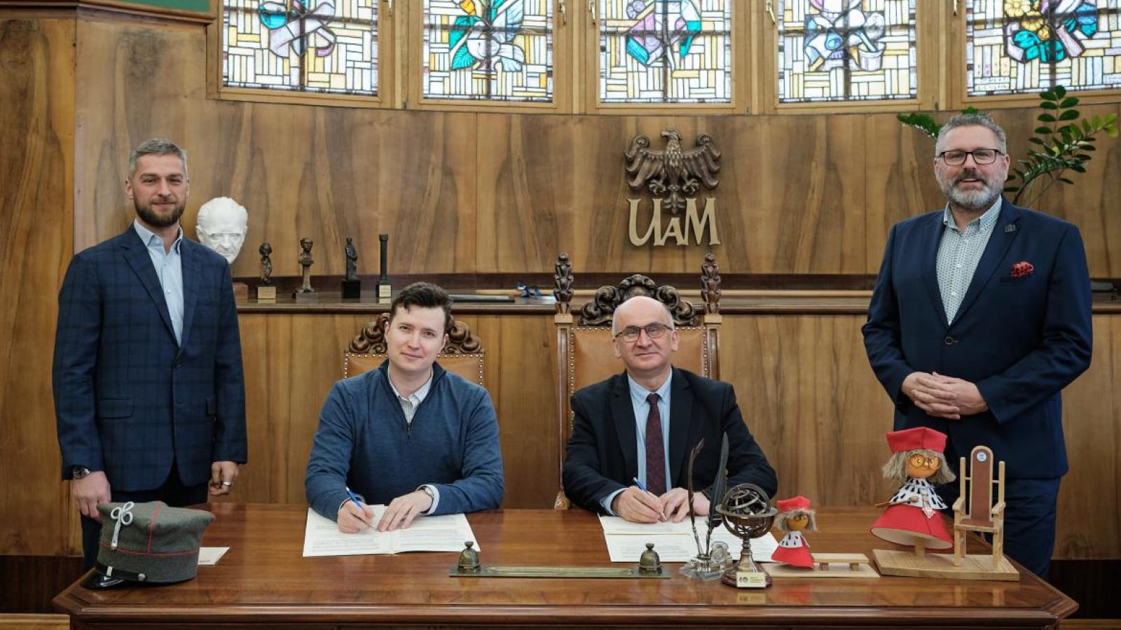 Podpisanie umowy z firmą BioCloner Health. Fot. Władysław Gardasz