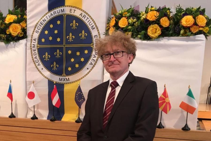 Prof. Sławomir Piontek