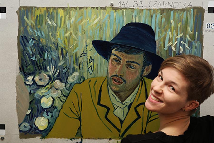 Zdjęcie bohaterki w swoim atelier