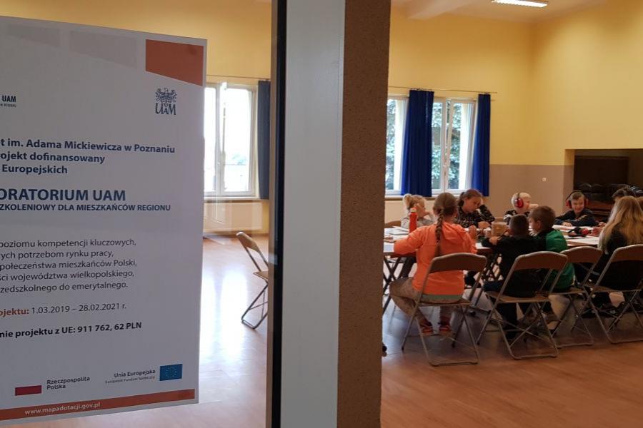 W ramach projektu „Kolaboratorium UAM - program szkoleniowy dla mieszkańców regionu” odbywają się liczne kursy i warsztaty dla starszych i tych najmłodszych.