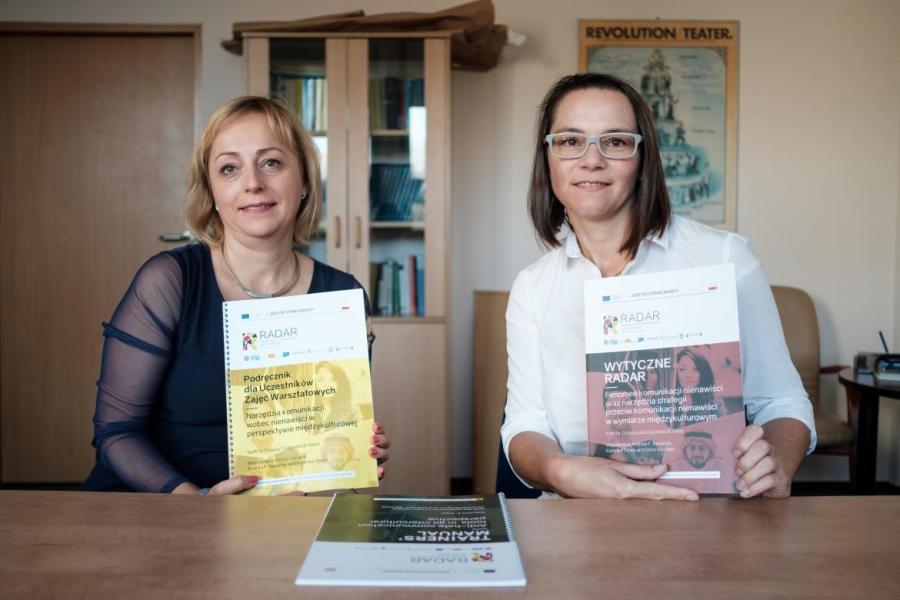prof.  Sylwia Adamczak-Krysztofowicz i prof.  Anna Szczepaniak-Kozak Fot. Adrian Wykrota