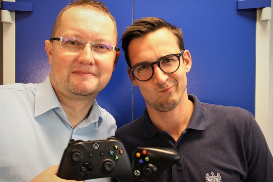 Prof. Łukasz Kaczmarek z doktorantem Maciejem Behnke