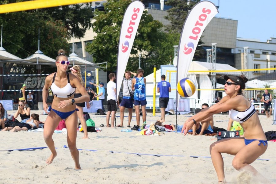 Siatkarki UAM. Justyna Kozłowska i Weronika Antczak Fot.Grzegorz Jędrzejewski / Biuro Prasowe AZS